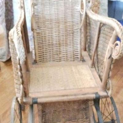 Wicker baby coach