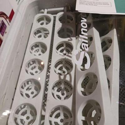 Egg incubator
