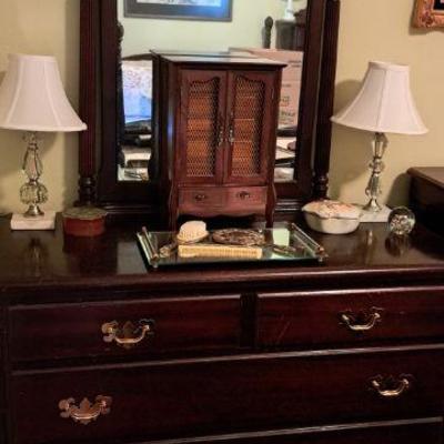 Dresser With Mirror