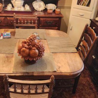 Kitchen Table with 6 chairs