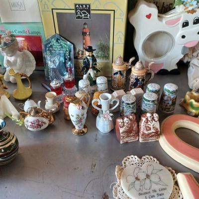 Salt/Pepper shakers