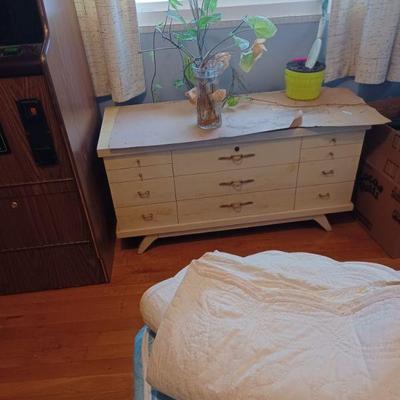 Vintage Lane Cedar Chest