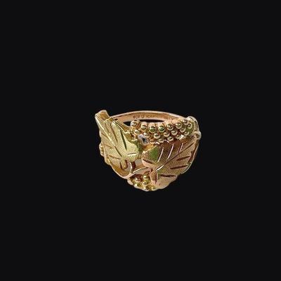 LYZE218 10k Black Hills Gold Ladies Ring	Stamped 10k Black Hills Gold 10k on the inside. Looks to be a size 6.
