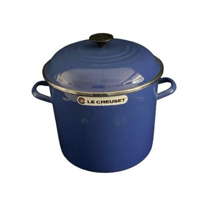 ROHU532 Le Creuset Stock Pot	Royal Blue Le Creuset stockpot. Small chip on the inside of the enamel and also on the base. 11"...