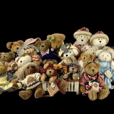 DEJE207 Large Collection of Boyds Bears	All different kind and sizes of Boyds Bears. All do have their original tags. Some of the bears...