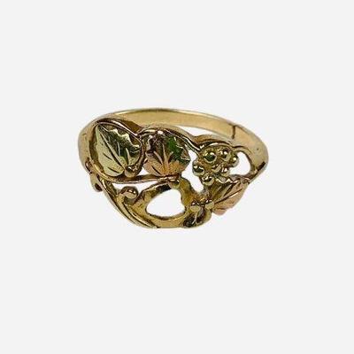LYZE227 10k Black Hills Gold, Ladies Ring	Stamped 10k, needs cleaning and band repair. Size 4.5
