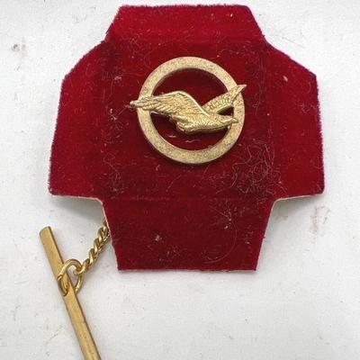 Vintage tie tack flying bald EAGLE USA patriotic goldtone
