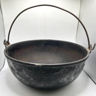 Cast Iron Fireside Pot #3 with Handle

