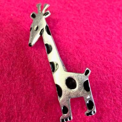 Giraffe Pin

