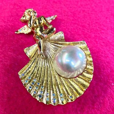 Gorgeous Large Faux Pearl in Scallop Shell with Blue Stones Pin
