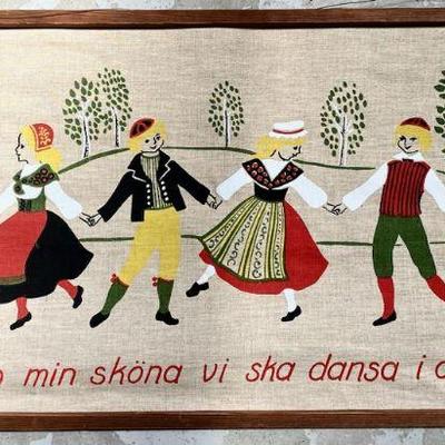 FESTIVE SWEDISH WALL HANGING OF HAPPY DANCING COUPLES
