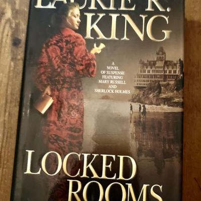 Book "LOCKED ROOMS"
