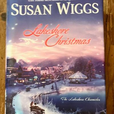 First Printing Book "LAKESHORE CHRISTMAS" Susan Wiggs
