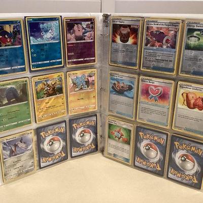 MMB052 Binder Full Of Over 500 Pokémon Trading Cards 