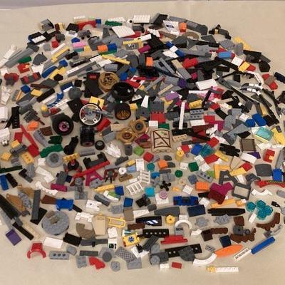 MMB028 Over 5 Pounds Of Lego’s