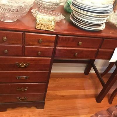 keyhole dest $69
40 X 18 X 32"