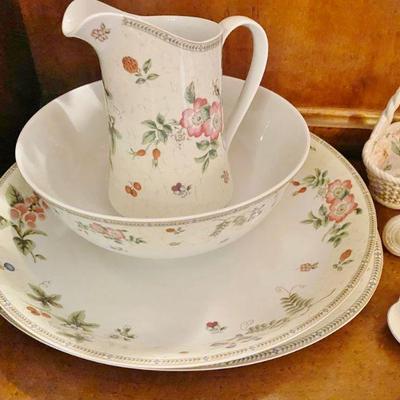 Wedgwood Fleur Bowl, Pitcher, Two serving pieces