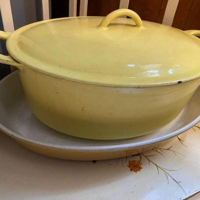 Descoware Canary Yellow Dutch oven cookware with lid, Belgium and 14H Belgium serving dish oven