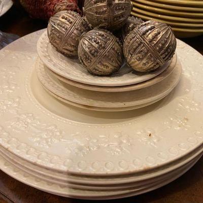 Wedgwood dinner plates, bread butter, Etruria Barlaston, Wellesley