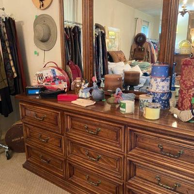 Henredon Dresser, 2 night stands, Chest of Drawers