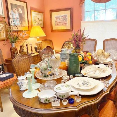 Dining Room Table, 8 chairs, 2 leaves, Pecan Country French, would be great painted