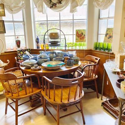 Dining Room Table, 8 chairs, 2 leaves, Pecan Country French, would be great painted