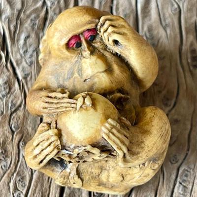 Netsuke Monkey Baby And Fly Resin Figurine