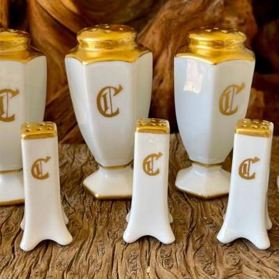 (4) Bavaria Gold And White Footed Large Shakers, (5) Bavaria Small Shakers