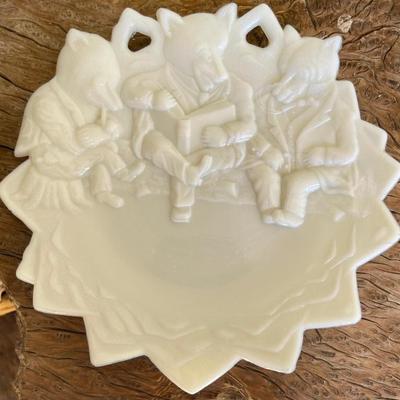 Westmoreland White Milk Glass Plate With Wolves