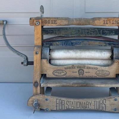 Antique Horseshoe Brand 361E Stationary Tub Hand Crank Clothes Ringer