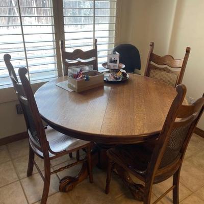 Dining table - very nice 