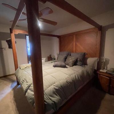 4 poster bed  queen 