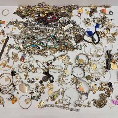 #1018 • Costume Jewelry
