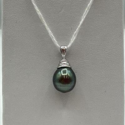 #748 • 14k White Gold Pearl Pendant, 2.56g
