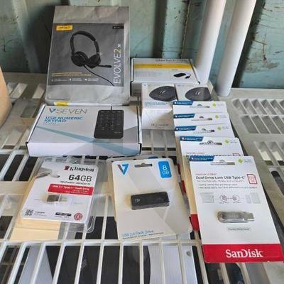 #3518 • Computer Accessories