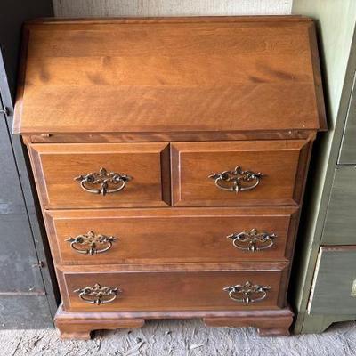 #9006 • Dresser Desk
