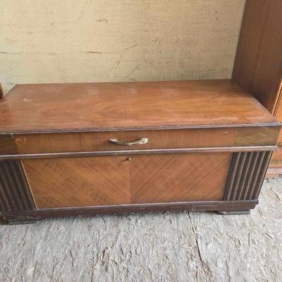 #9110 • Roos Chest
