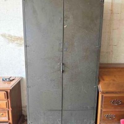 #9004 • Durand Steel Locker