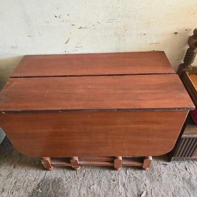 #9106 • Dinner Table with Leaf
