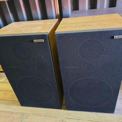 #10546 • 2 Pioneer Speakers
