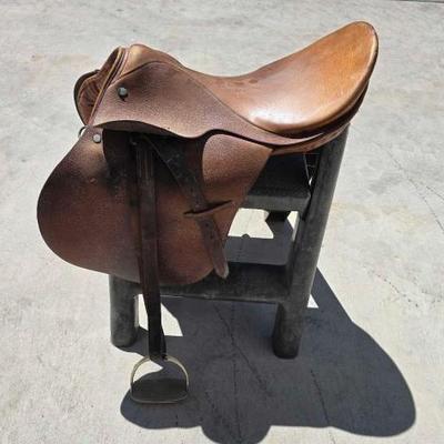 #8000 • English Saddle