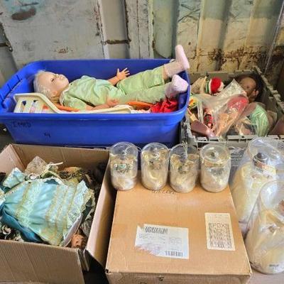 #3500 • Assorted Dolls and Accessories