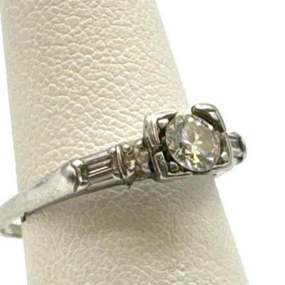 #590 • Platinum Diamond Ring, 3.86g
