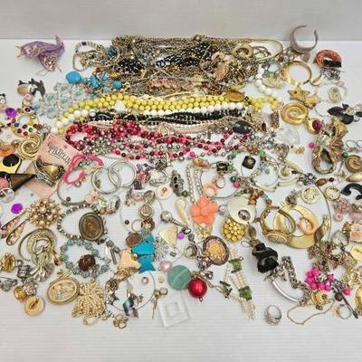 #1016 • Costume Jewelry
