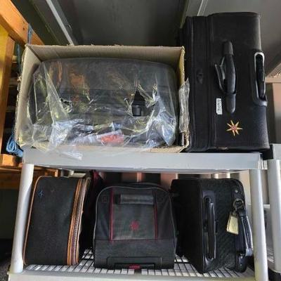 #10556 • 5 Luggage Bags
