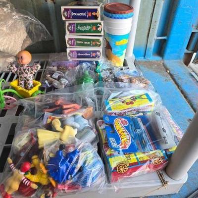 #3552 • Assorted McDonald's Toys and Burger King Cups