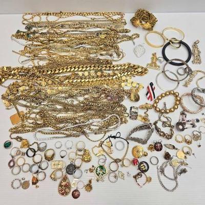 #1012 • Costume Jewelry
