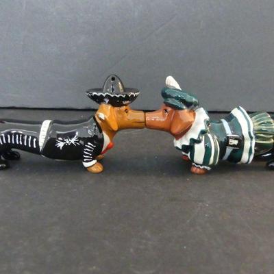 Vintage Westland Magnetic Mwah! Dachshund Salt & Pepper Shakers