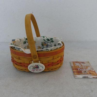 Vintage 1999 Mother's Day "Tea for Two" Basket with White Vine Liner, #49701 Protector & Ceramic Tie-On