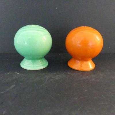 Vintage 1969 Homer Laughlin "Fiesta" Medium Green Salt & Red Pepper Shaker Set
